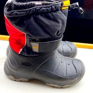 keen Lumi II 1023712 girl’s Black Red winter Now Insulated boots Size 3Y